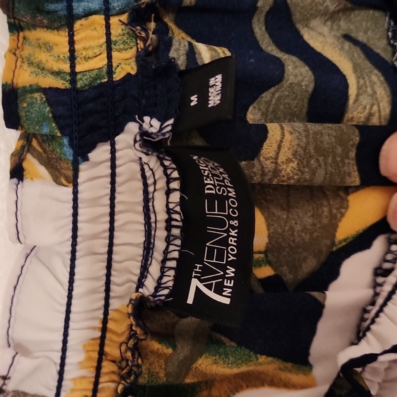 Beautiful Navy and Floral - Picture 7 of 10